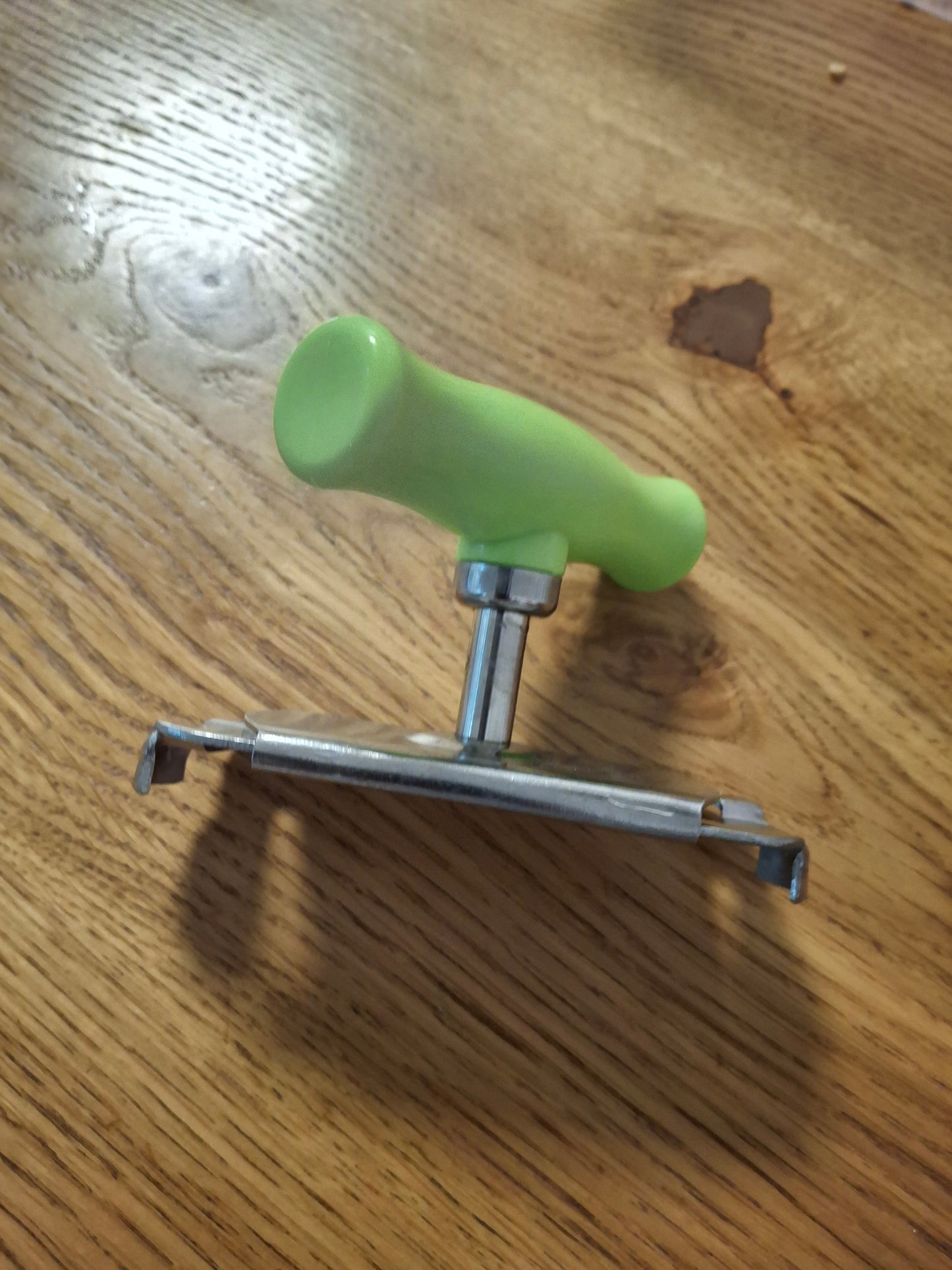 פותח צנצנות מקצועי מנירוסטה – פתיחה קלה וללא מאמץ