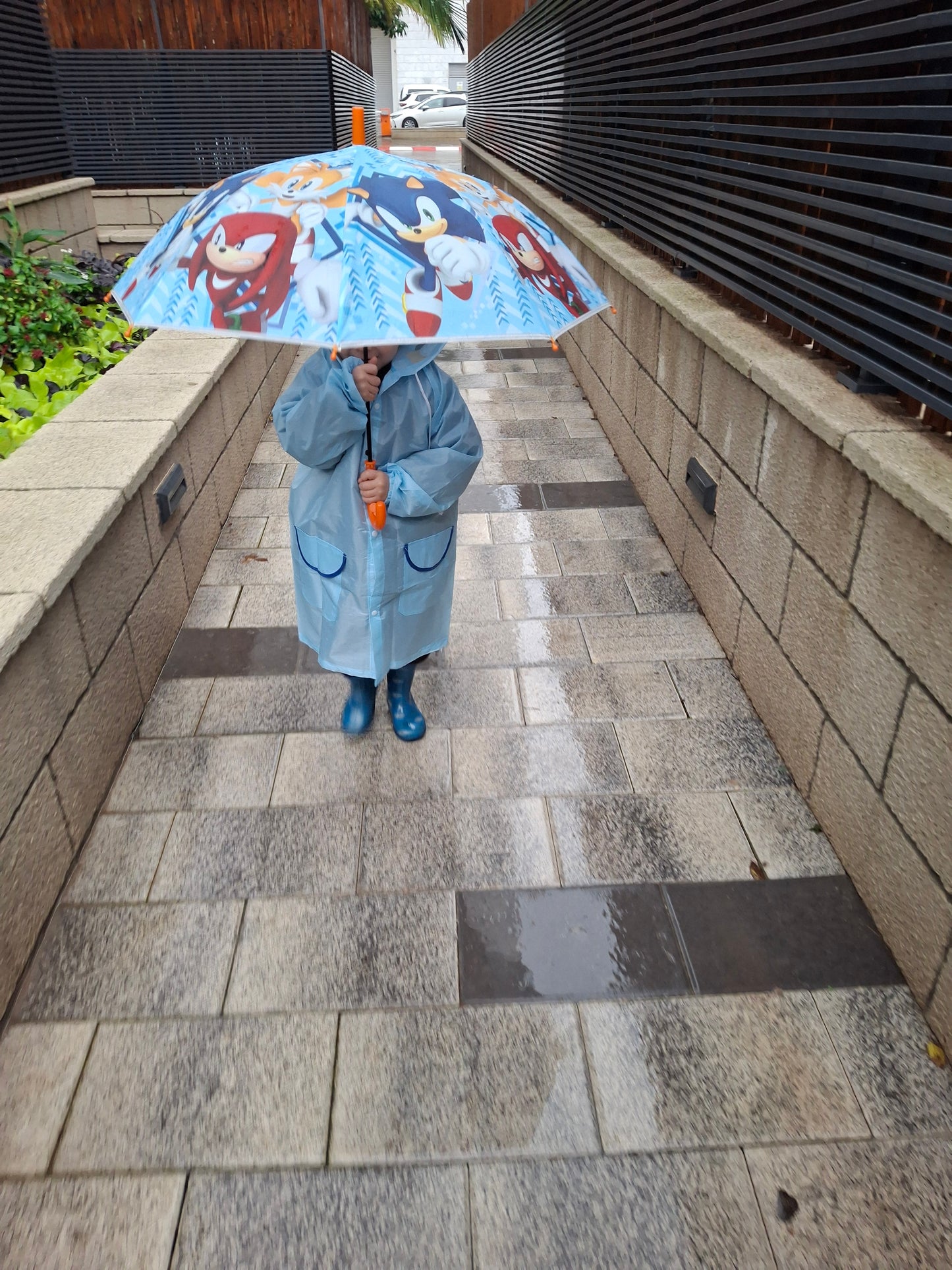 מעיל גשם לילדים – עמיד, צבעוני וקל לנשיאה