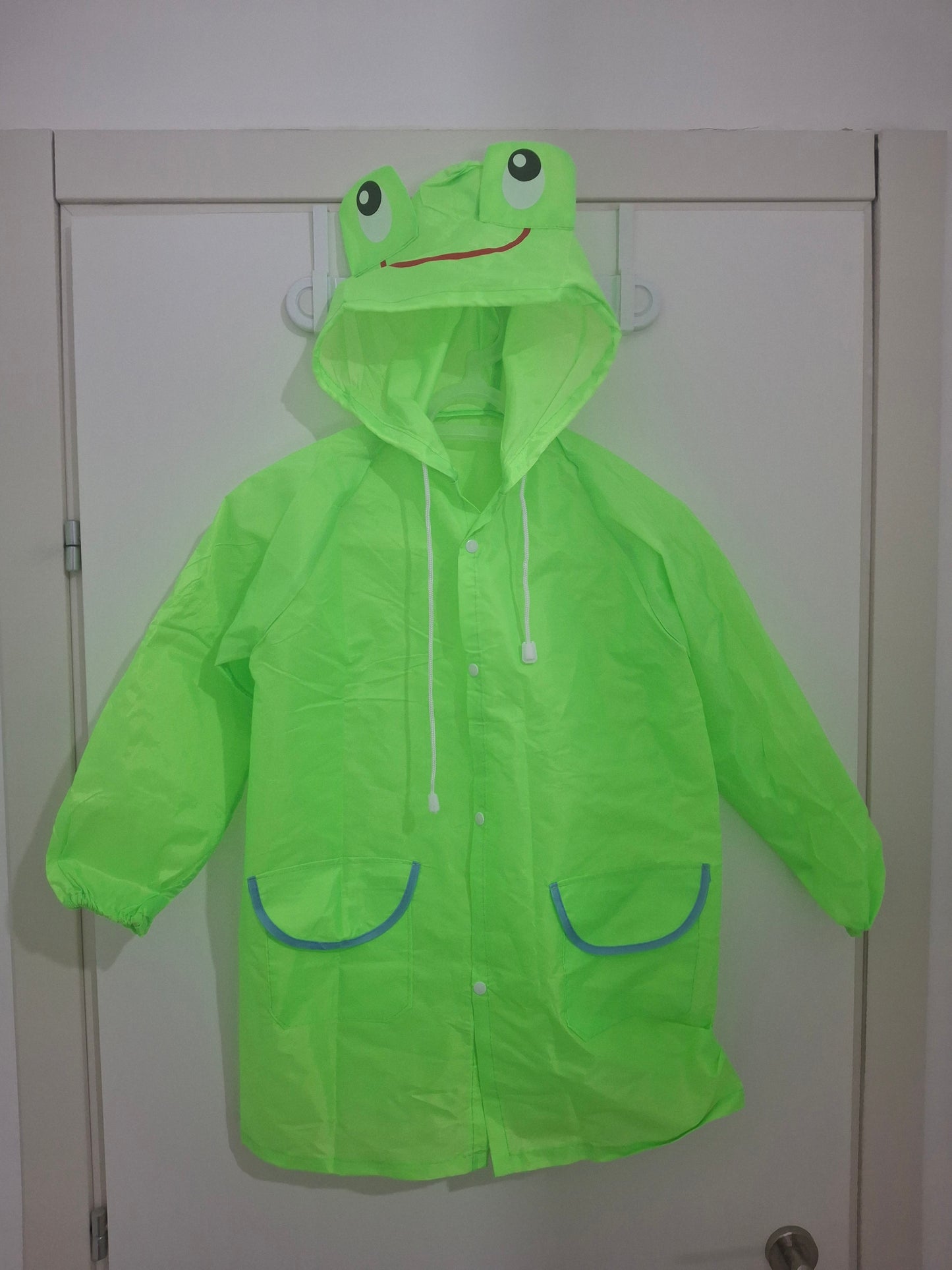 מעיל גשם לילדים – עמיד, צבעוני וקל לנשיאה